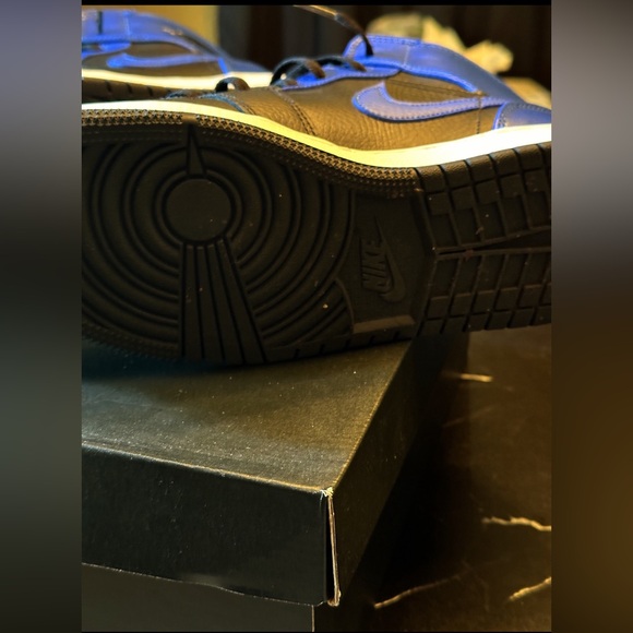 Air Jordan 1’s Mid Shoes (GS) Big Boys - Picture 7 of 11